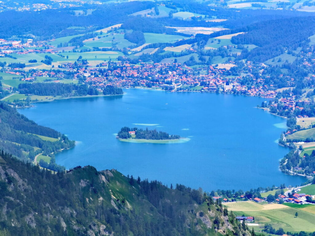 Natur Sehenswürdigkeiten in Bayern: Der Schliersee mit der Insel Wörth